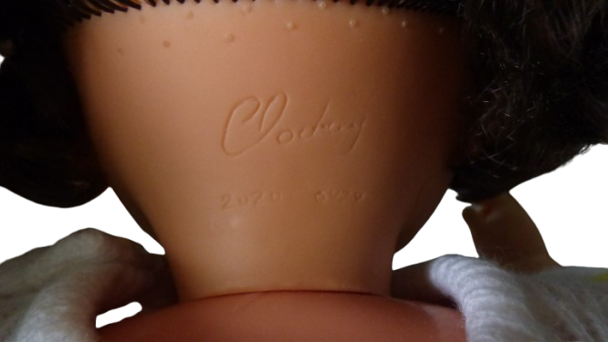 Voir photo 3 de Poupée brune Clodrey avec sa tétine Poupée brune Clodrey avec sa tétine - Vue 3 -
